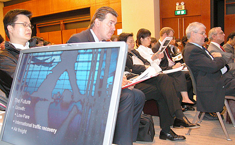 In November, HKCSI co-organised a seminar on the privatisation of Hong Kong International Airport.