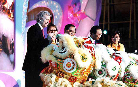 chairman1.jpg (74359 bytes)