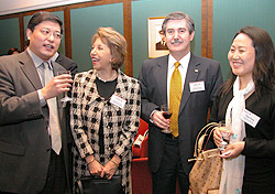 More networking cocktails were held in 2003 with Consuls General of countries in Asia, Africa and the Americas.