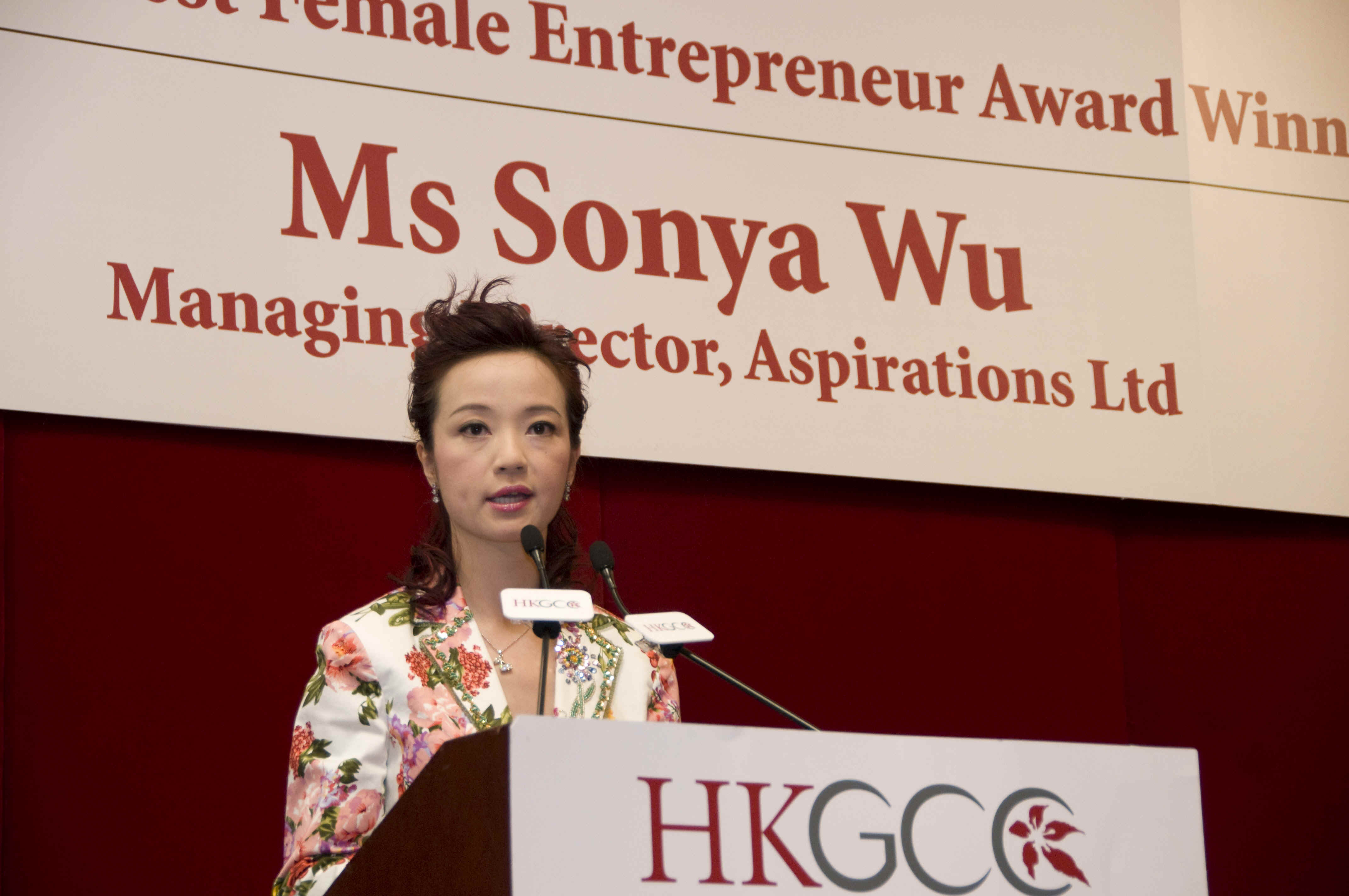 sonya.jpg (1205709 bytes)