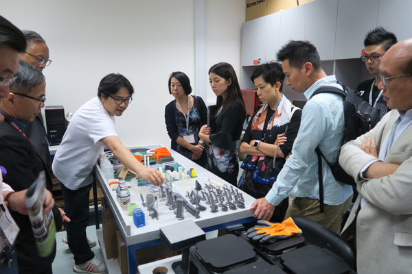 Members were learning how product prototypes were produced by multi-material 3D Printing Machine at THEi (Chai Wan).