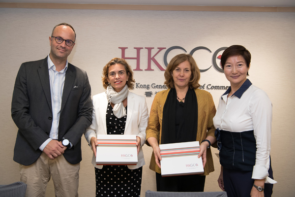 Carmen Cano de Lasala, Head of the European Union Office to Hong Kong and Macao, and Dr Alicia Garcia-Herrero, Chief Economist for Asia Pacific at Natixis, speak at the roundtable luncheon on 15 October. 