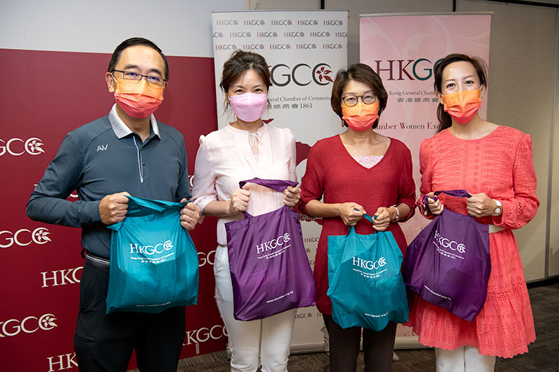 HKGCC Chairman Betty Yuen, CEO George Leung, Women Executives Club Chairman Nikki Ng and Chamber members volunteered to pack the items, which were bought and donated by HKGCC members. 