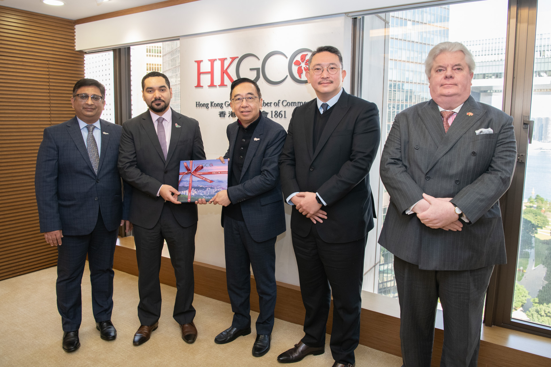 Photo of Shaikh Saoud Ali Almualla, Consul General of the United Arab Emirates, the Chamber CEO and leaders of the Chamber's Asia & Africa Committee