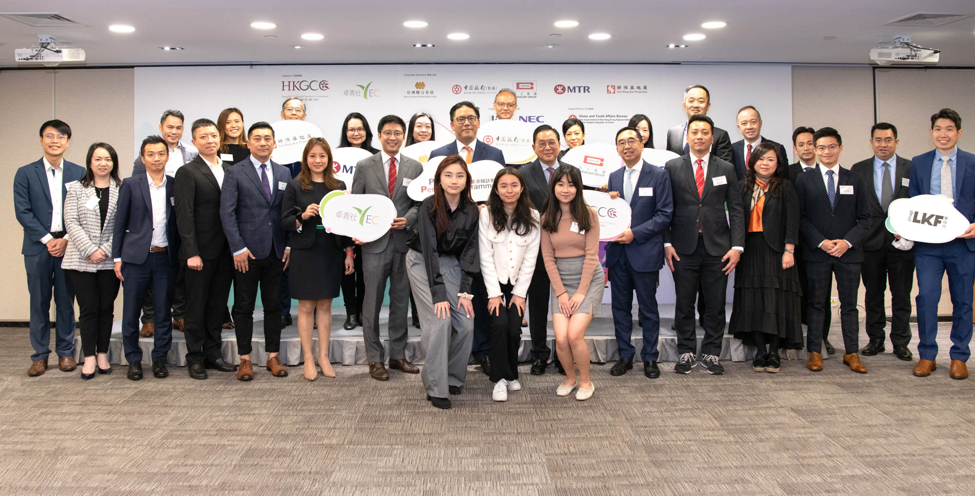 Clarence Leung, Under Secretary for Home and Youth Affairs, programme organizers, sponsors, trainers, mentors, universities’ representatives, as well as some students who participated in last year’s programme, kick off the 2023 round of the HKGCC Pitch Perfect Programme.